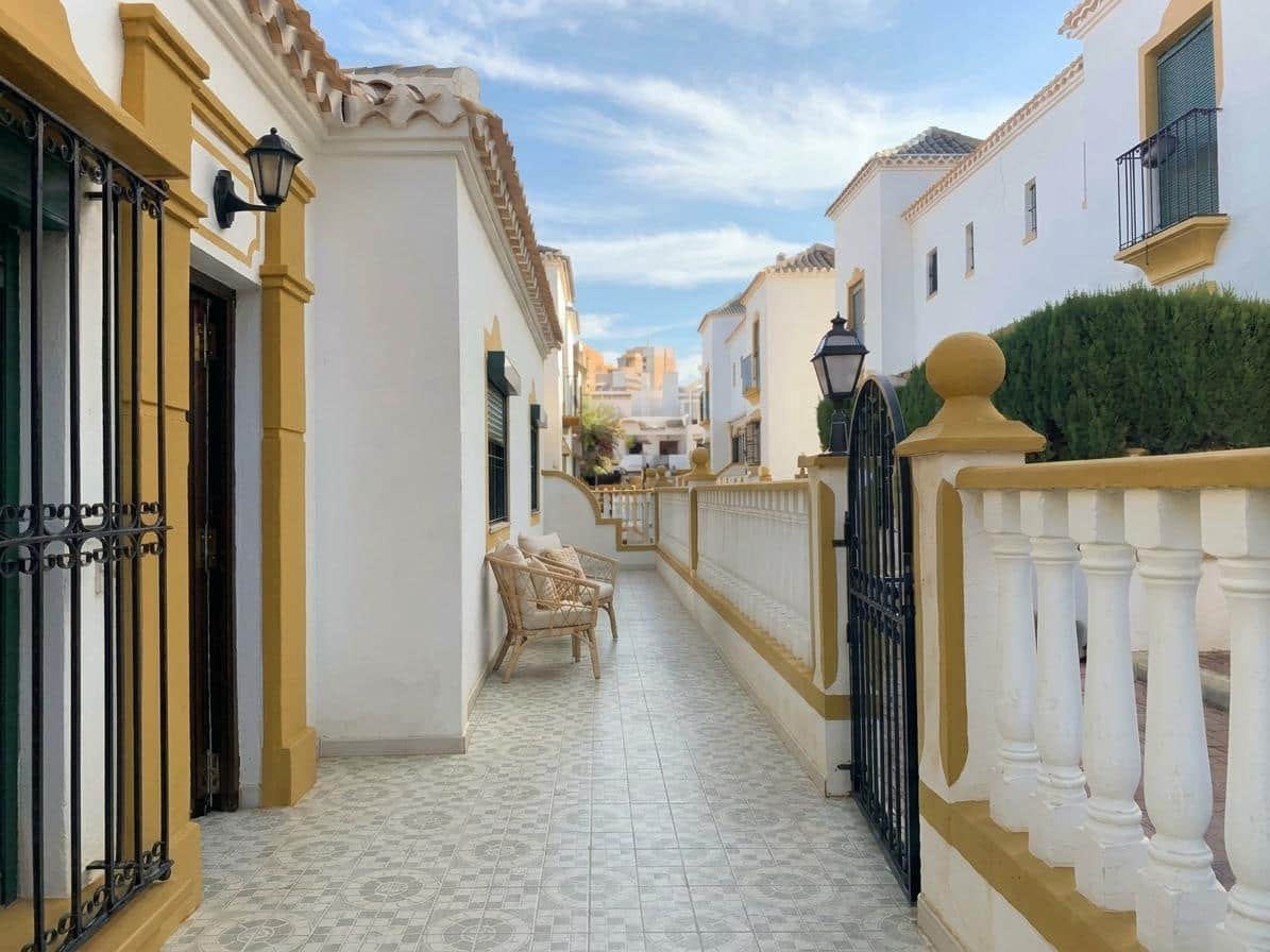 4 soveværelse Villa til salg i Torrevieja med swimmingpool garage - € 350.000 (Ref: 10171871)