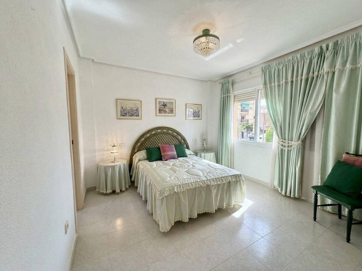 4 soveværelse Villa til salg i Torrevieja med swimmingpool garage - € 350.000 (Ref: 10171871)