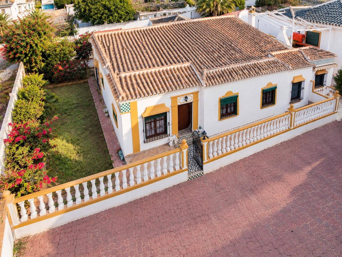 4 soveværelse Villa til salg i Torrevieja med swimmingpool garage - € 350.000 (Ref: 10171871)