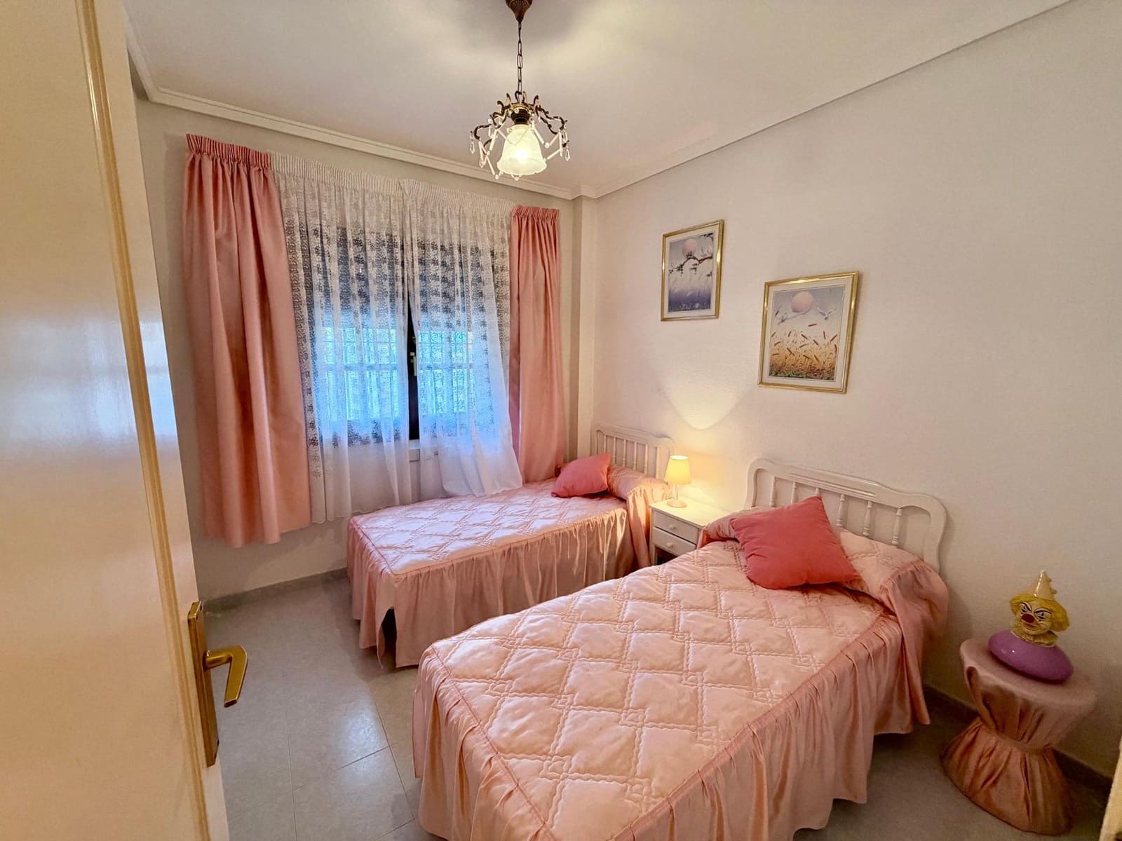 4 soveværelse Villa til salg i Torrevieja med swimmingpool garage - € 350.000 (Ref: 10171871)