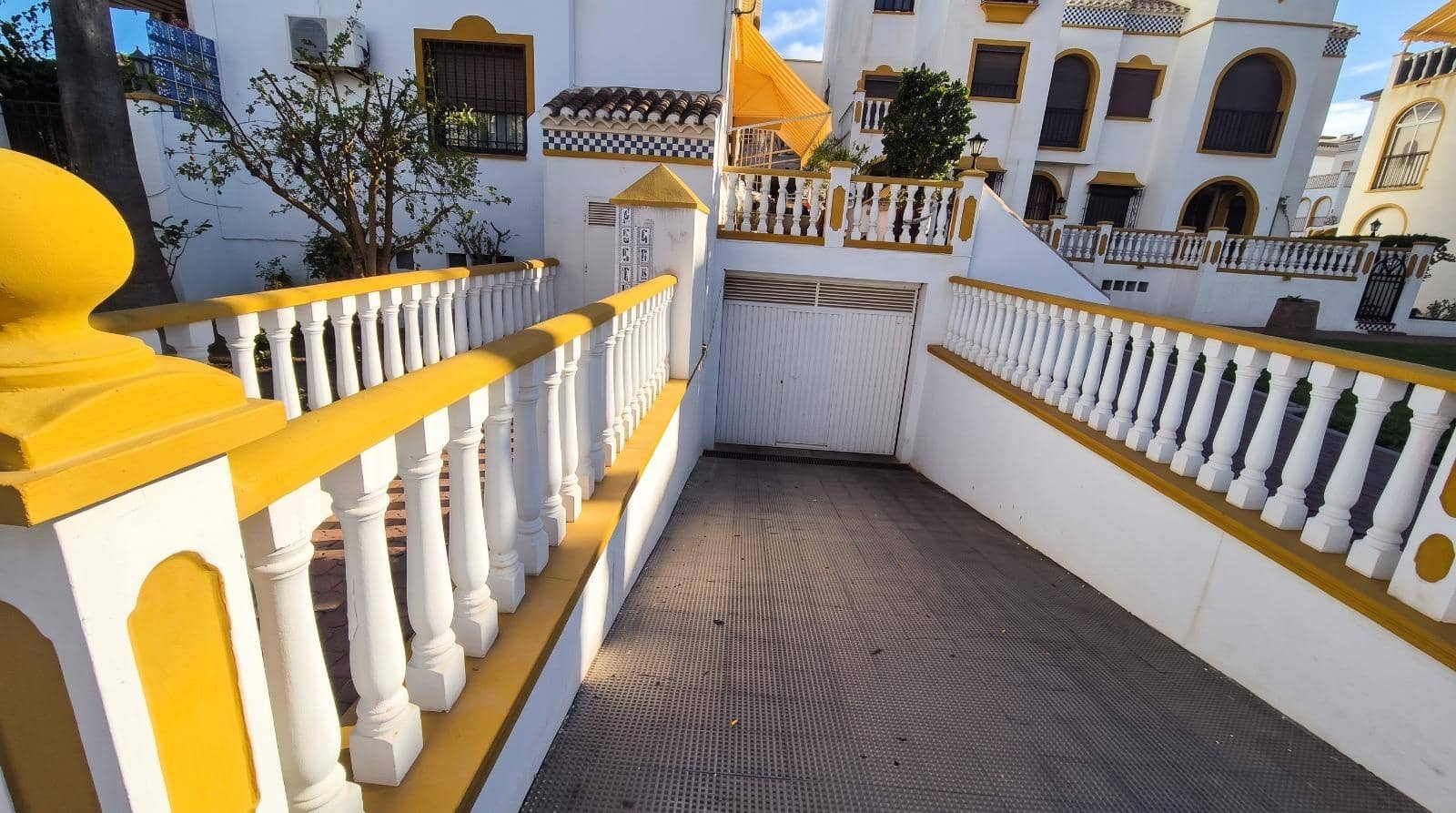 4 soveværelse Villa til salg i Torrevieja med swimmingpool garage - € 350.000 (Ref: 10171871)