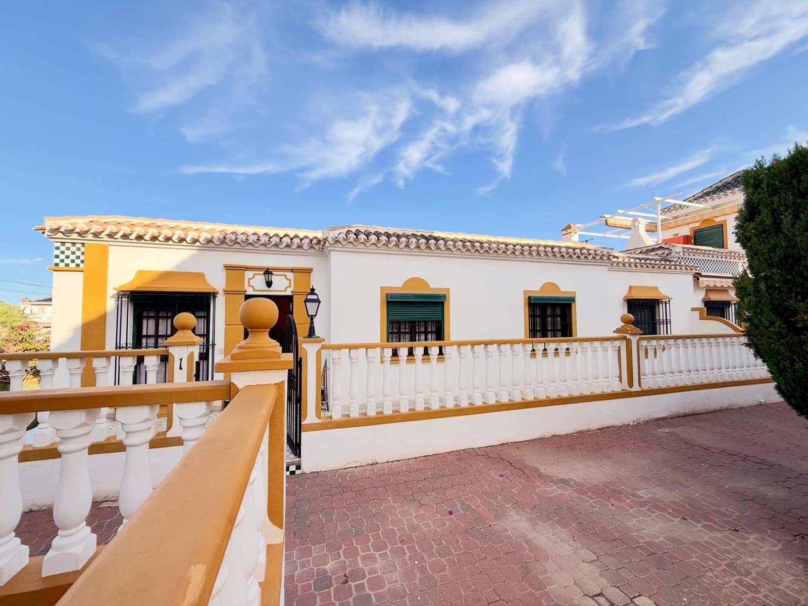4 soveværelse Villa til salg i Torrevieja med swimmingpool garage - € 350.000 (Ref: 10171871)