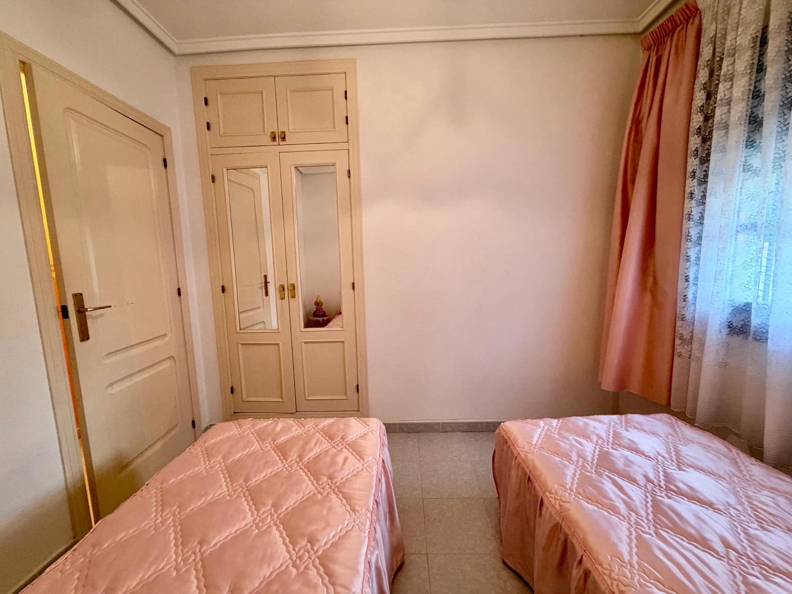 4 soveværelse Villa til salg i Torrevieja med swimmingpool garage - € 350.000 (Ref: 10171871)