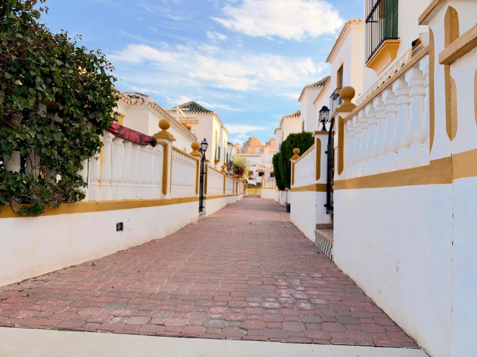 4 soveværelse Villa til salg i Torrevieja med swimmingpool garage - € 350.000 (Ref: 10171871)