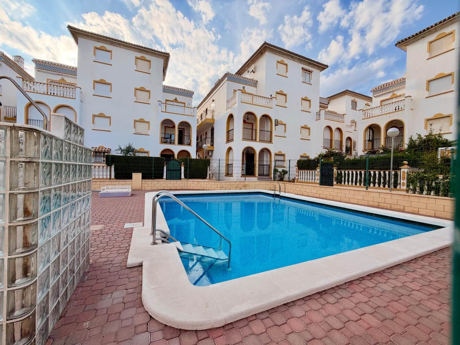 4 soveværelse Villa til salg i Torrevieja med swimmingpool garage - € 350.000 (Ref: 10171871)