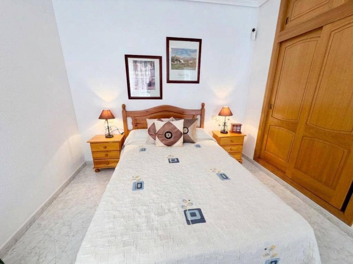 2 soverom Leilighet til salgs i Torrevieja med svømmebasseng - € 130 000 (Ref: 10171873)