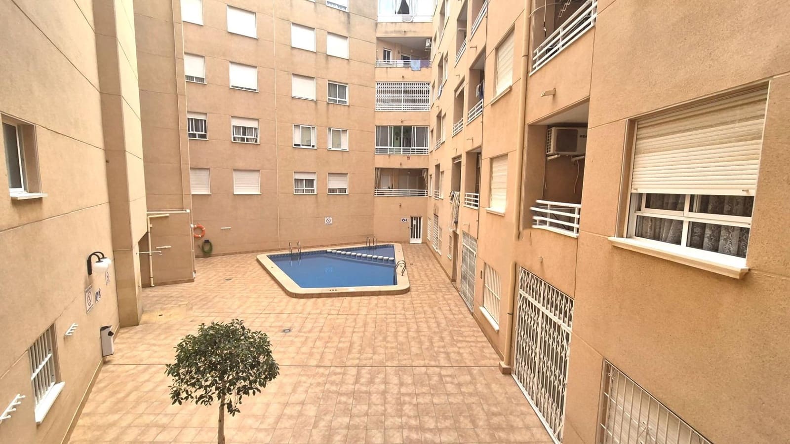 2 soverom Leilighet til salgs i Torrevieja med svømmebasseng - € 130 000 (Ref: 10171873)