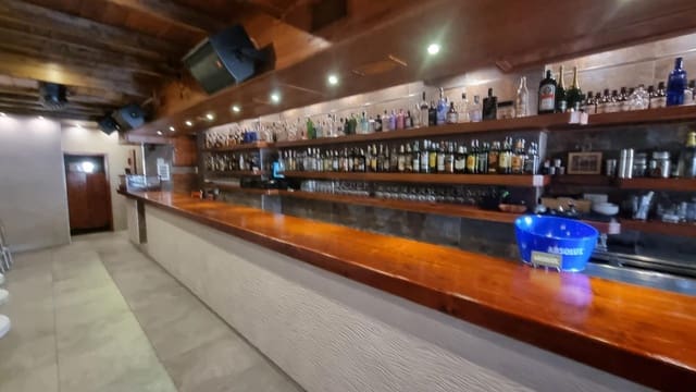 Comercial para venda em Torrevieja - 525 000 € (Ref: 7016829)