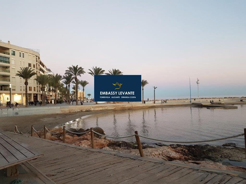 Erhverv til salg i Torrevieja - € 600.000 (Ref: 7016829)