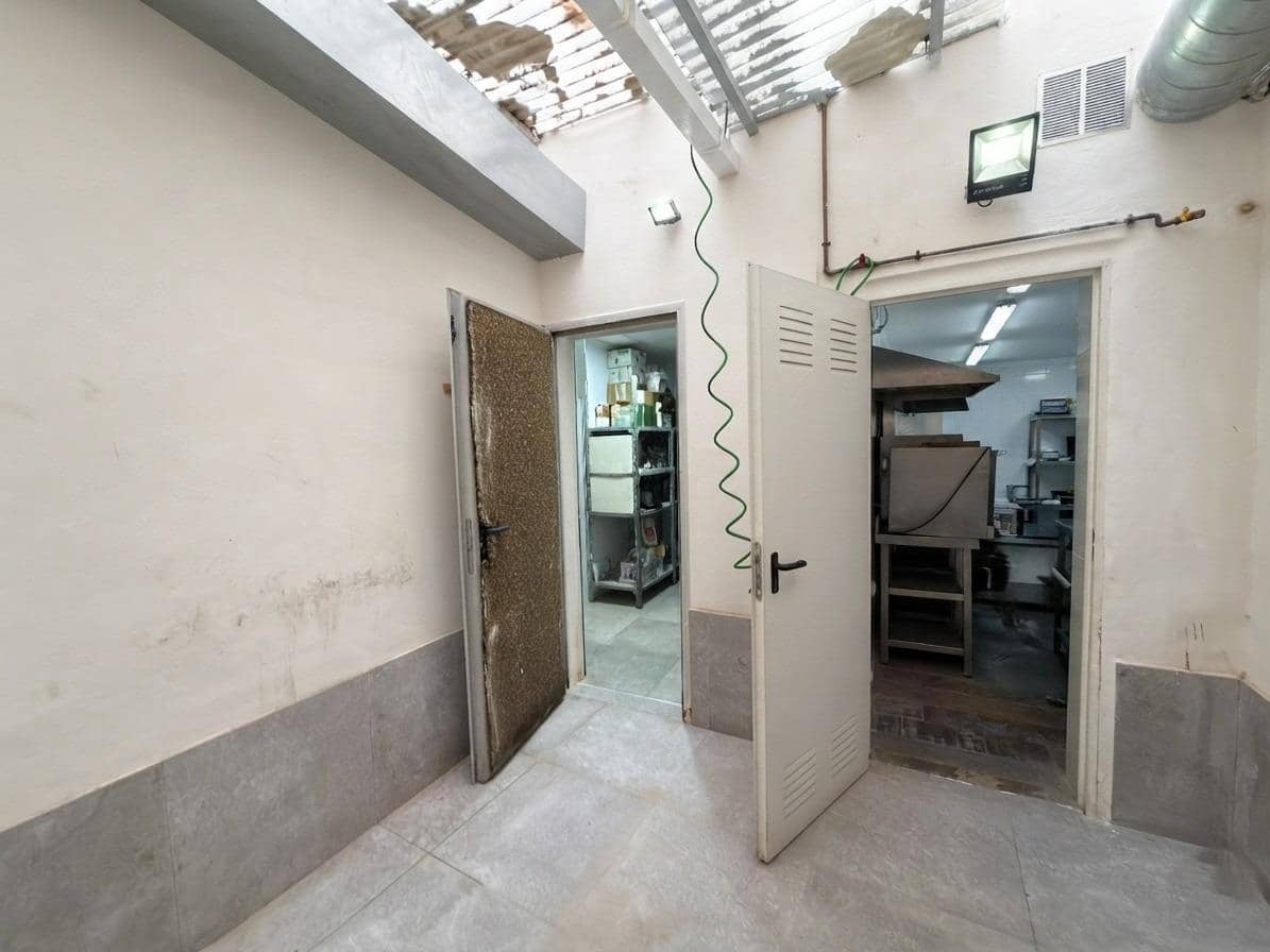 Erhverv til salg i Torrevieja - € 600.000 (Ref: 7016829)