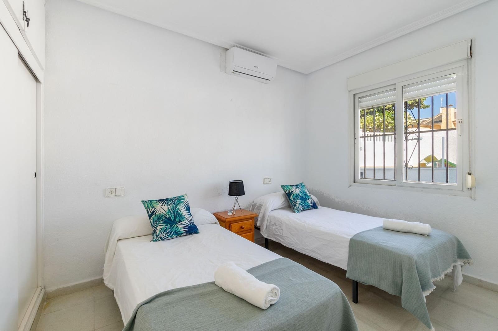 6 chambre Villa/Maison à vendre à Playa Flamenca avec piscine - 1 000 000 € (Ref: 8430675)