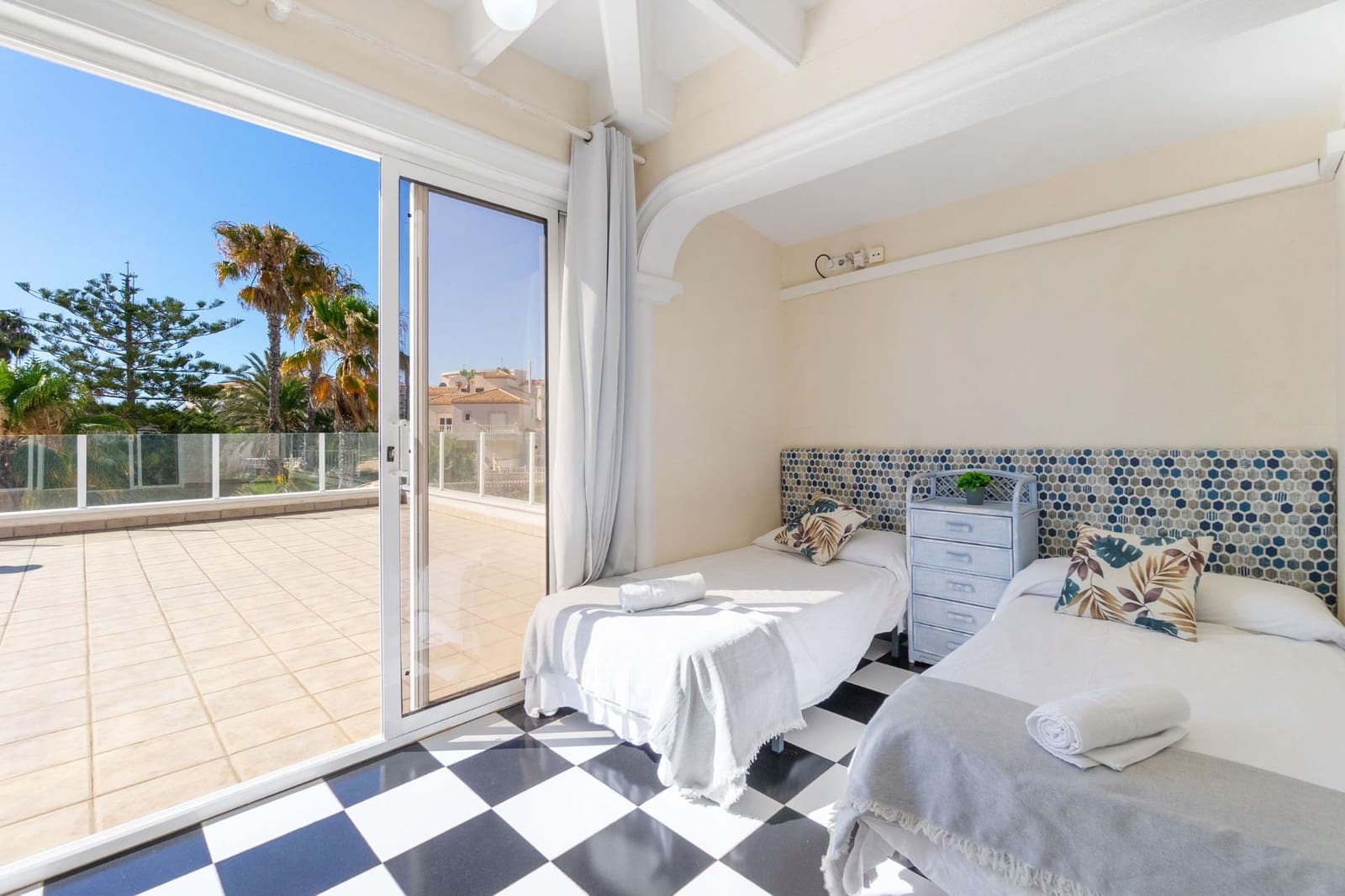 6 chambre Villa/Maison à vendre à Playa Flamenca avec piscine - 1 000 000 € (Ref: 8430675)