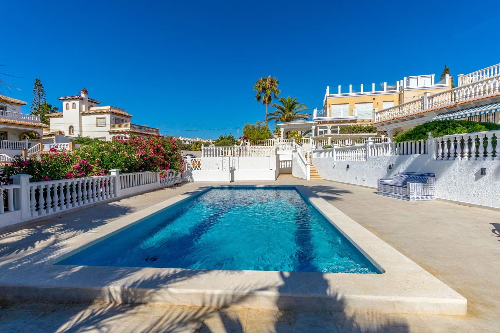 6 chambre Villa/Maison à vendre à Playa Flamenca avec piscine - 1 000 000 € (Ref: 8430675)