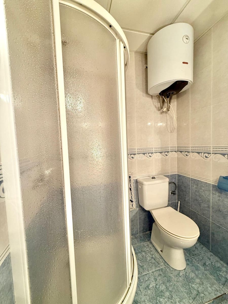 3 makuuhuone Huoneisto myytävänä paikassa Torrevieja mukana uima-altaan - 217 500 € (Ref: 8755686)