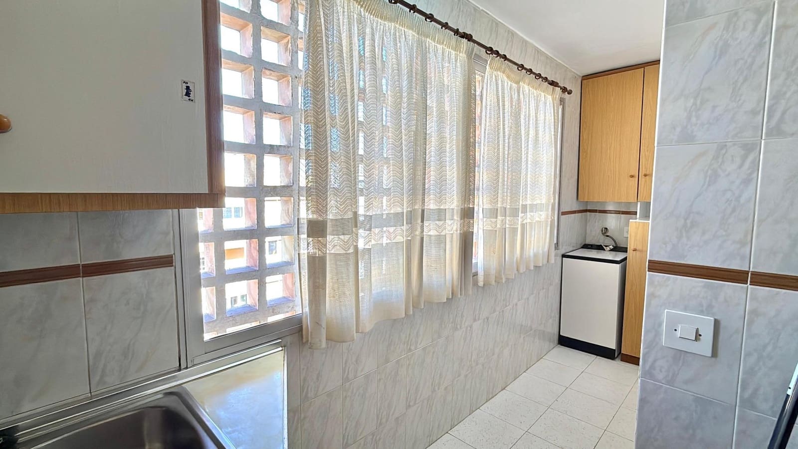3 makuuhuone Huoneisto myytävänä paikassa Torrevieja mukana uima-altaan - 217 500 € (Ref: 8755686)