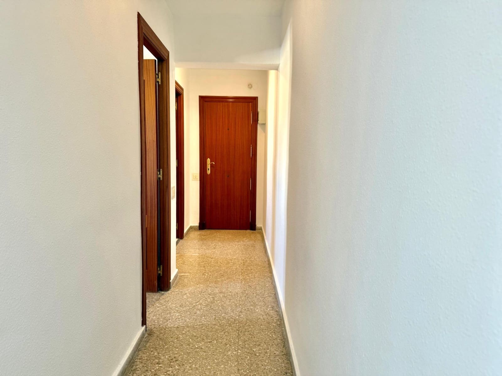 3 makuuhuone Huoneisto myytävänä paikassa Torrevieja mukana uima-altaan - 217 500 € (Ref: 8755686)