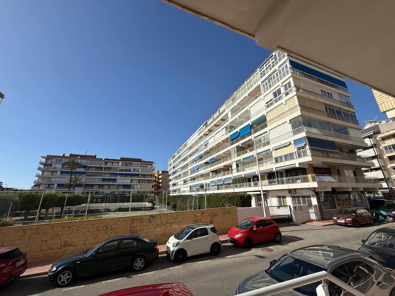 3 makuuhuone Huoneisto myytävänä paikassa Torrevieja mukana uima-altaan - 217 500 € (Ref: 8755686)
