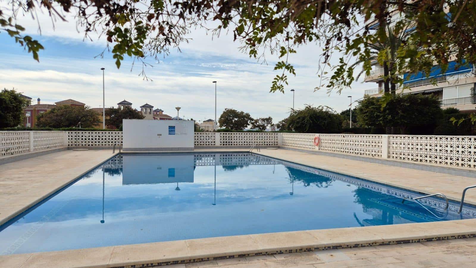 3 makuuhuone Huoneisto myytävänä paikassa Torrevieja mukana uima-altaan - 217 500 € (Ref: 8755686)