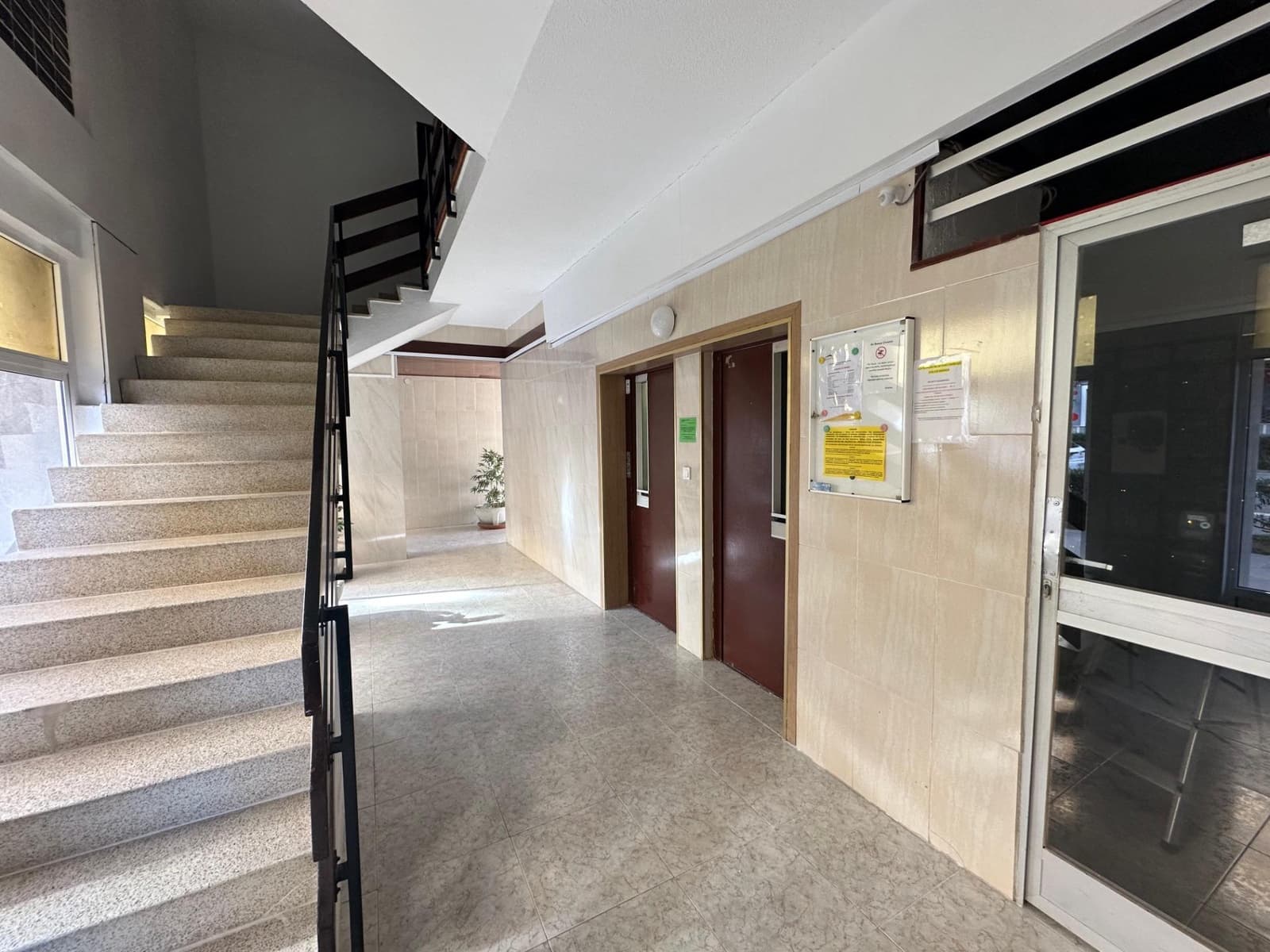 3 makuuhuone Huoneisto myytävänä paikassa Torrevieja mukana uima-altaan - 217 500 € (Ref: 8755686)