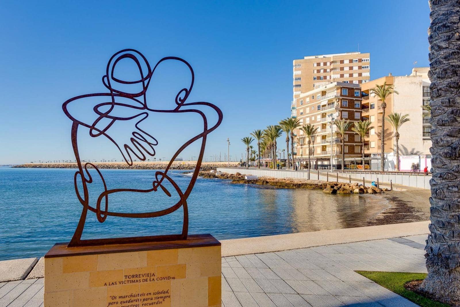 3 makuuhuone Huoneisto myytävänä paikassa Torrevieja mukana uima-altaan - 217 500 € (Ref: 8755686)