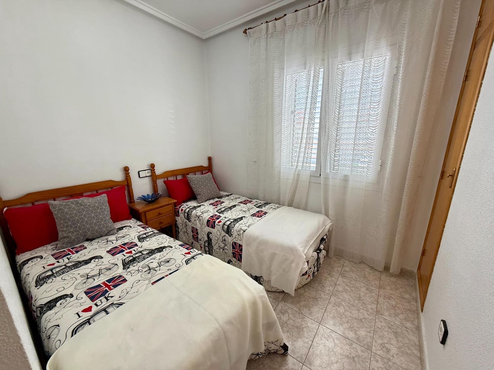 4 slaapkamer Rijtjeshuis te koop in Los Altos met zwembad - € 199.900 (Ref: 8943913)