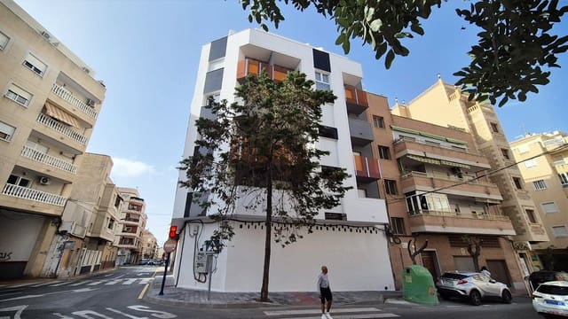 Gewerbe zu verkaufen in Parque de las Naciones, Torrevieja - 275.000 € (Ref: 8961738)