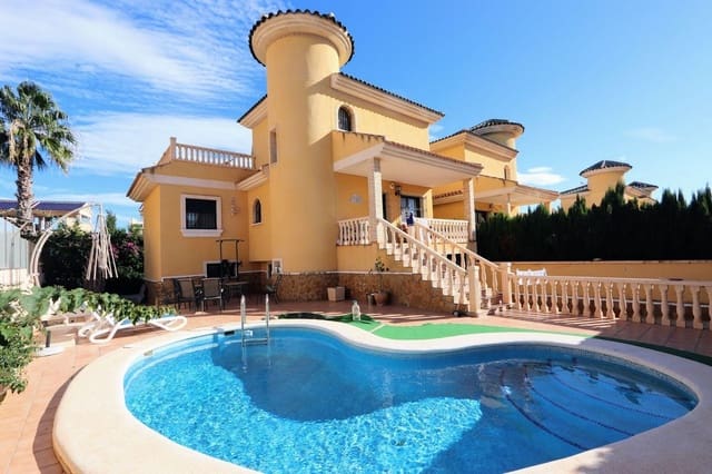 3 soveværelse Villa til salg i Villamartín med swimmingpool - € 355.000 (Ref: 9154259)