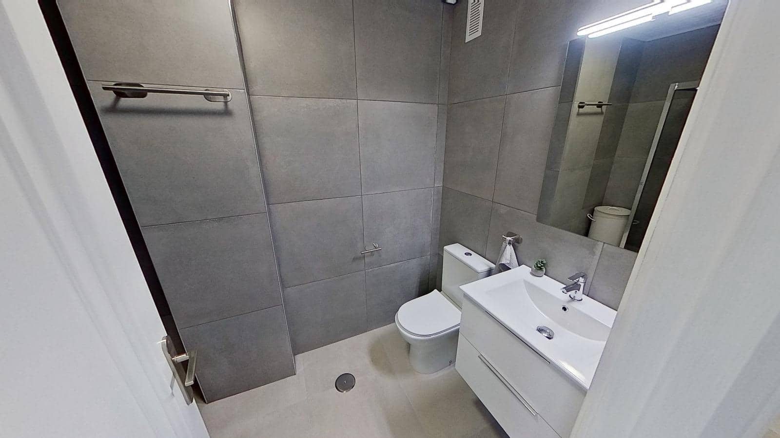 3 makuuhuone Huoneisto myytävänä paikassa Torrevieja mukana uima-altaan - 239 000 € (Ref: 9183789)