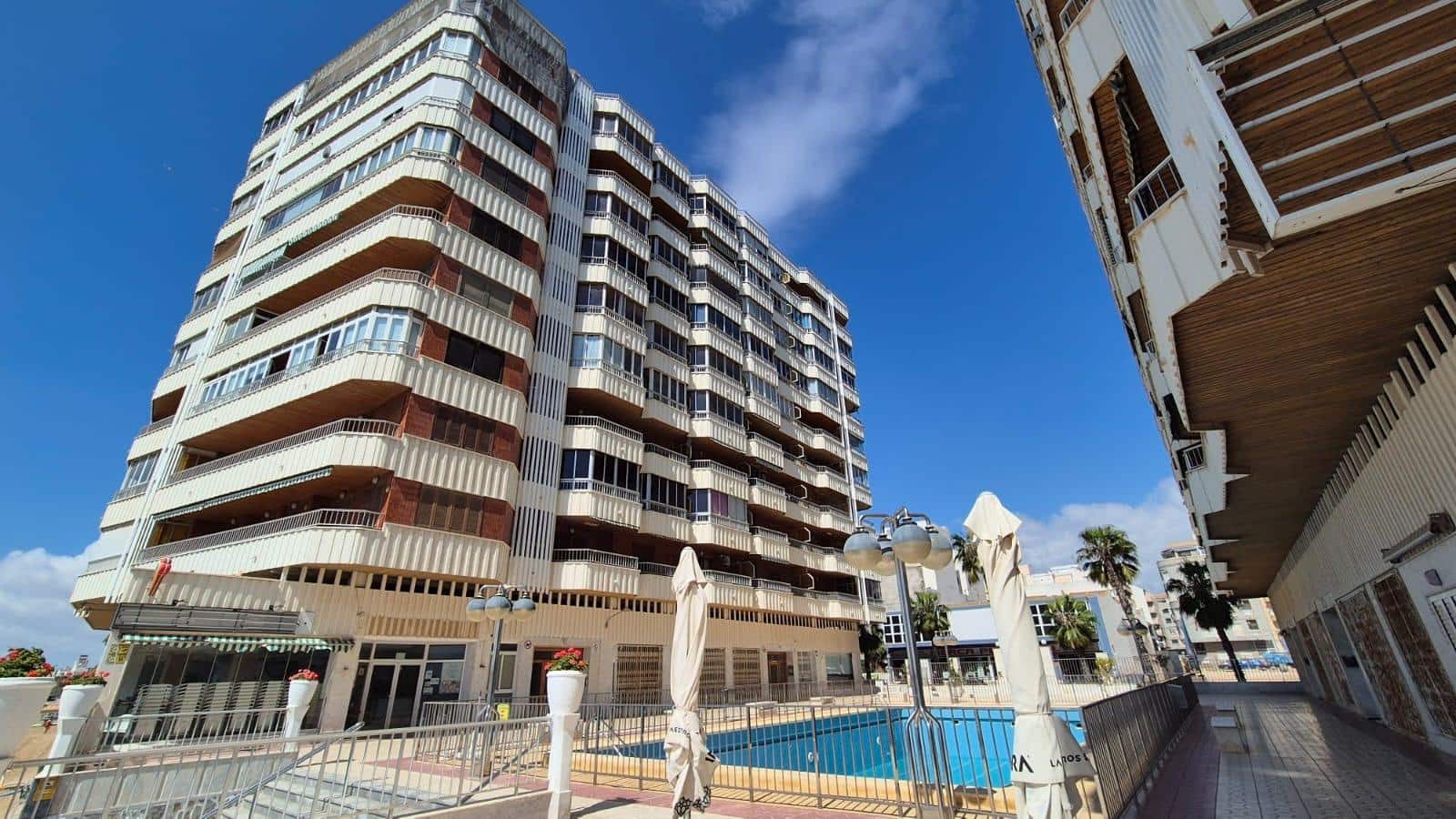 3 makuuhuone Huoneisto myytävänä paikassa Torrevieja mukana uima-altaan - 239 000 € (Ref: 9183789)