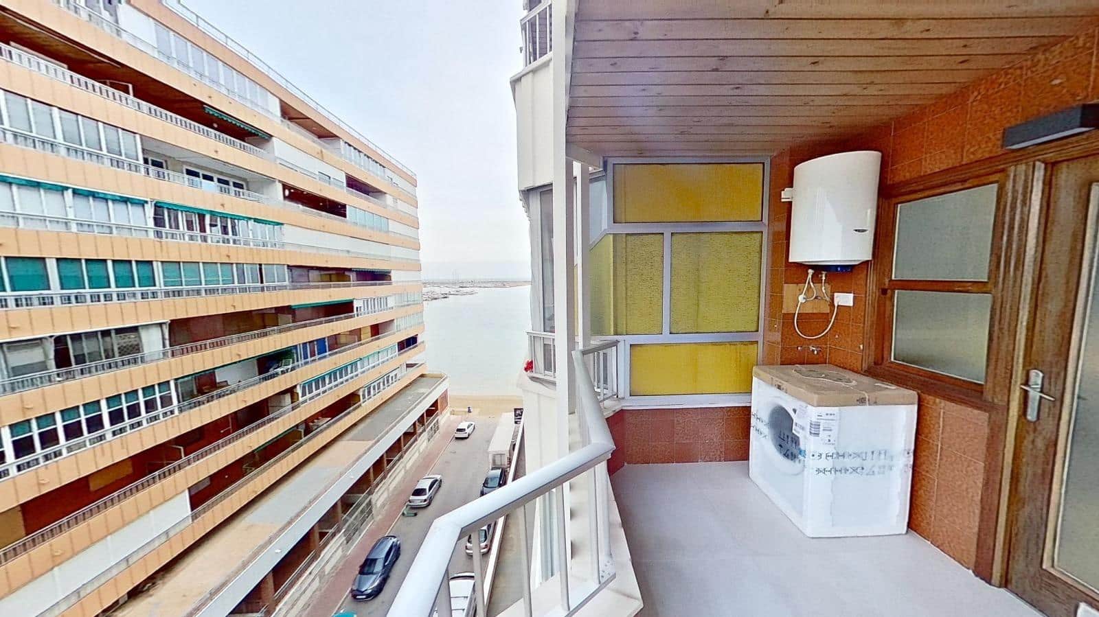 3 makuuhuone Huoneisto myytävänä paikassa Torrevieja mukana uima-altaan - 239 000 € (Ref: 9183789)