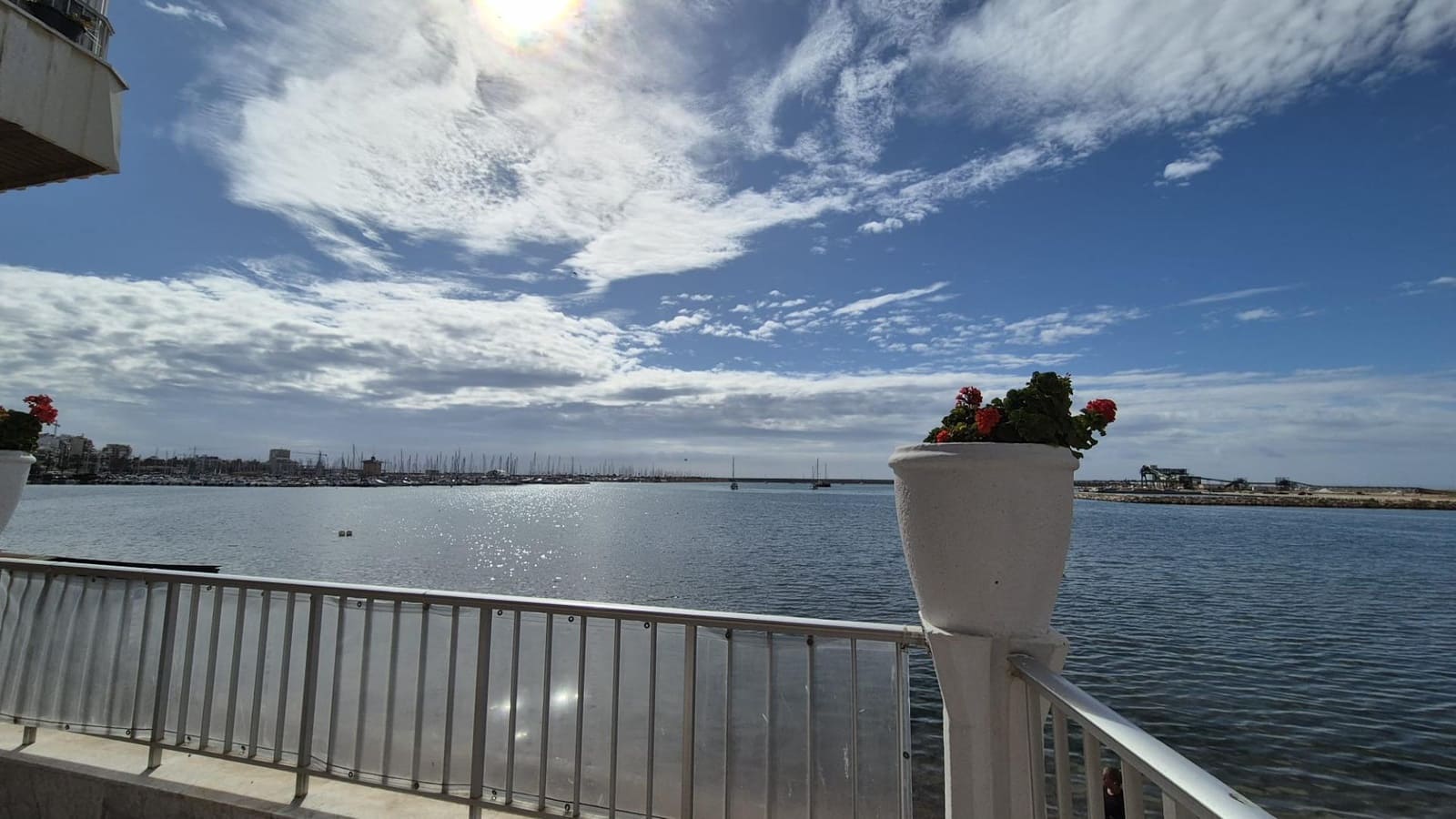 3 makuuhuone Huoneisto myytävänä paikassa Torrevieja mukana uima-altaan - 239 000 € (Ref: 9183789)