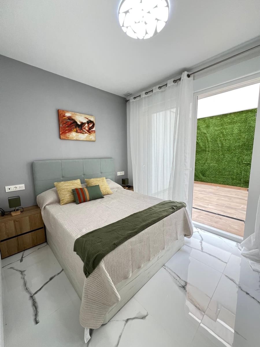 Apartamento Playa de 2 habitaciones en Torrevieja en venta - 230.000 € (Ref: 9193925)