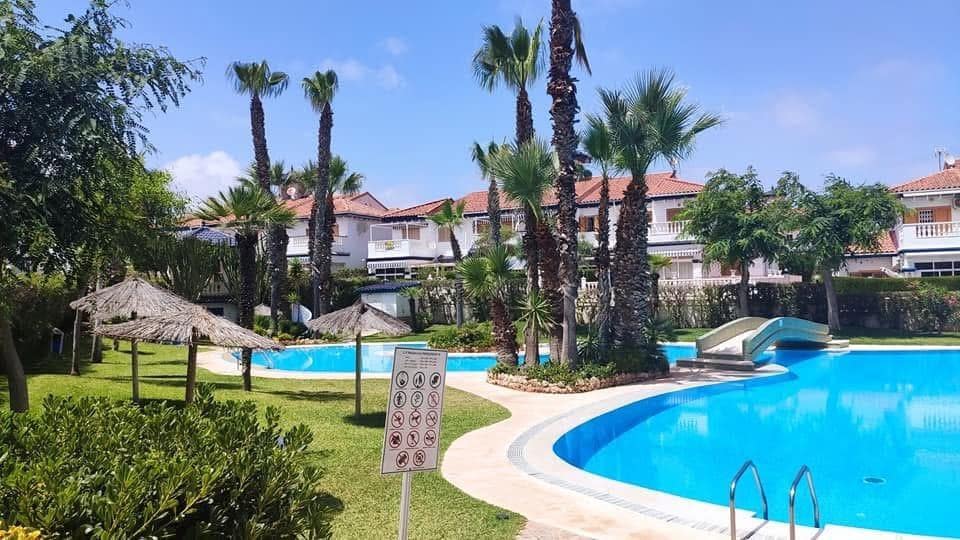 3 soverom Rekkehus til salgs i Torrevieja med svømmebasseng - € 265 000 (Ref: 9195726)