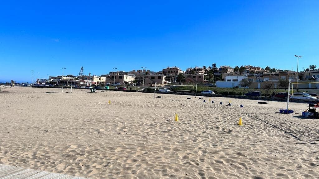 3 soverom Rekkehus til salgs i Torrevieja med svømmebasseng - € 265 000 (Ref: 9195726)