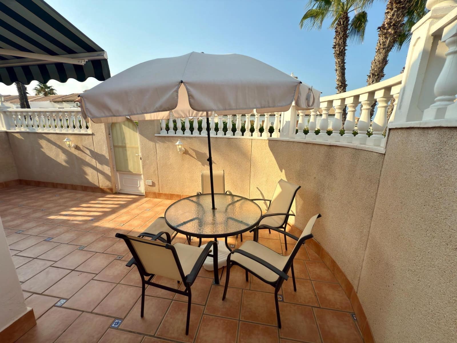 3 soverom Rekkehus til salgs i Torrevieja med svømmebasseng - € 265 000 (Ref: 9195726)