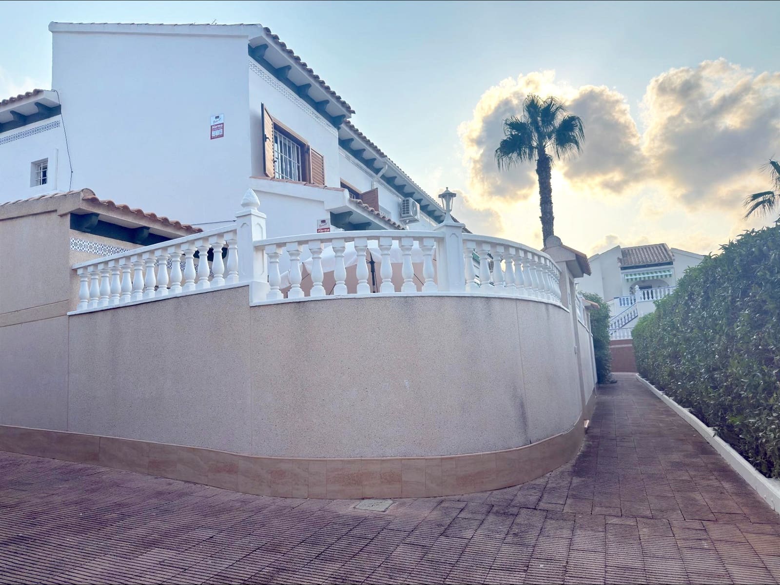 3 soverom Rekkehus til salgs i Torrevieja med svømmebasseng - € 265 000 (Ref: 9195726)