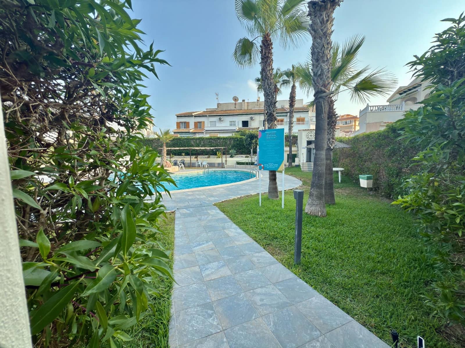 3 soverom Rekkehus til salgs i Torrevieja med svømmebasseng - € 265 000 (Ref: 9195726)