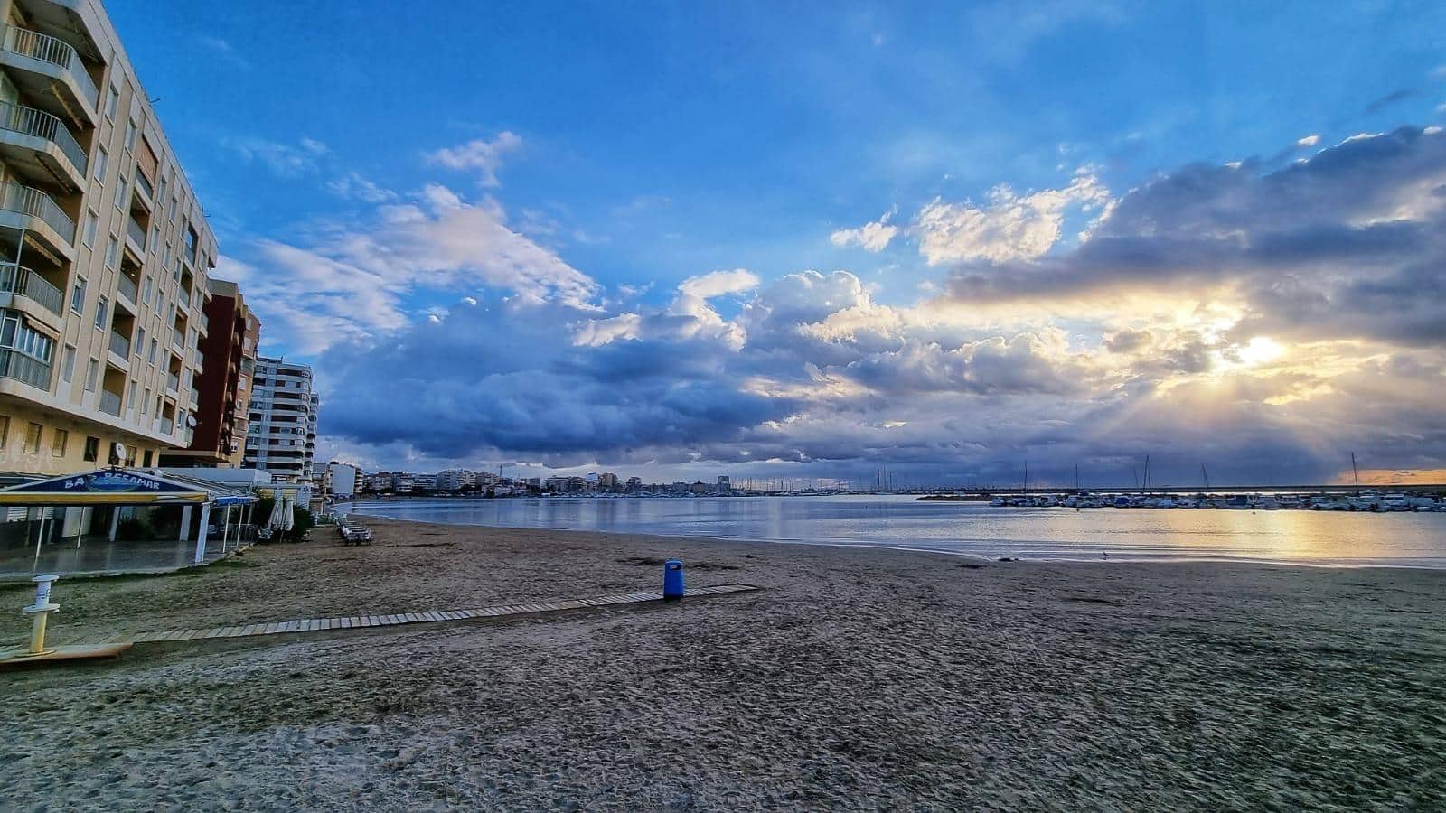 1 slaapkamer Appartement te koop in Torrevieja met zwembad garage - € 138.900 (Ref: 9252225)