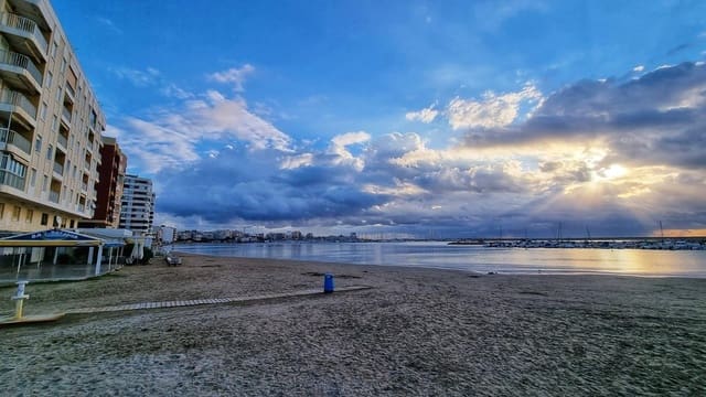 1 chambre Appartement à vendre à Playa de los Locos, Torrevieja avec piscine garage - 138 900 € (Ref: 9252225)