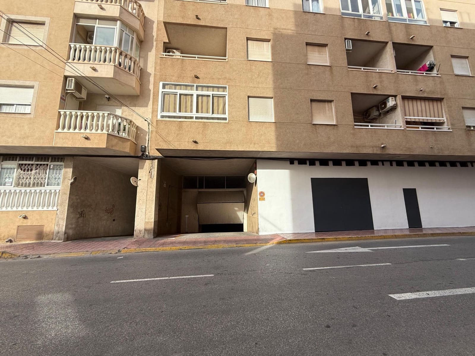2 Zimmer Apartment zu verkaufen in Torrevieja mit Pool Garage - 119.000 € (Ref: 9344945)