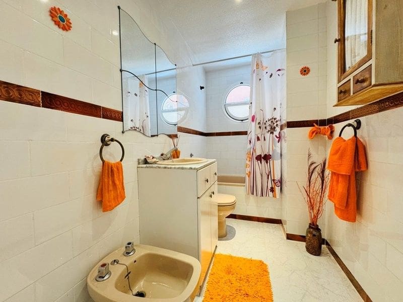Adosado de 2 habitaciones en Torrevieja en venta con piscina - 210.000 € (Ref: 9379236)