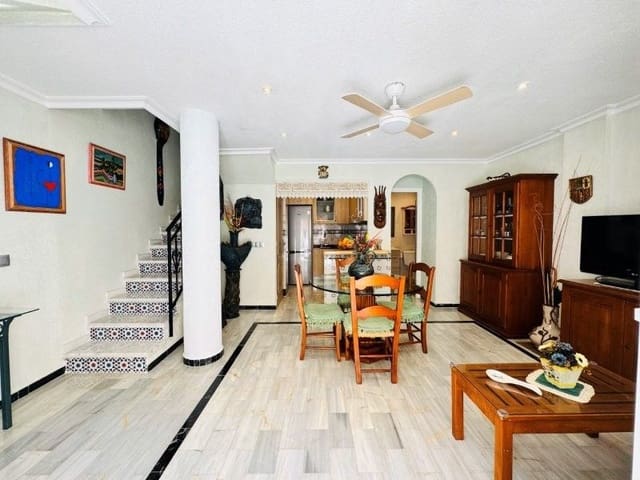 2 chambre Villa/Maison Mitoyenne à vendre à Torrevieja avec piscine - 210 000 € (Ref: 9379236)