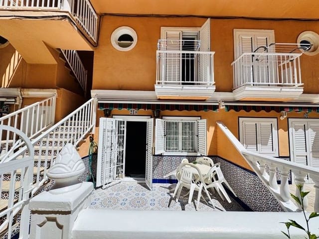 2 chambre Villa/Maison Mitoyenne à vendre à Torrevieja avec piscine - 210 000 € (Ref: 9379236)