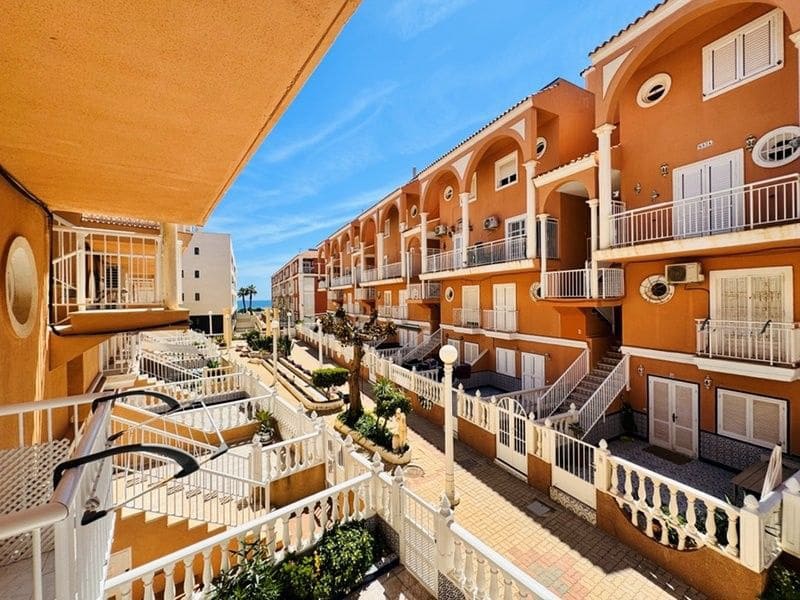 Adosado de 2 habitaciones en Torrevieja en venta con piscina - 210.000 € (Ref: 9379236)