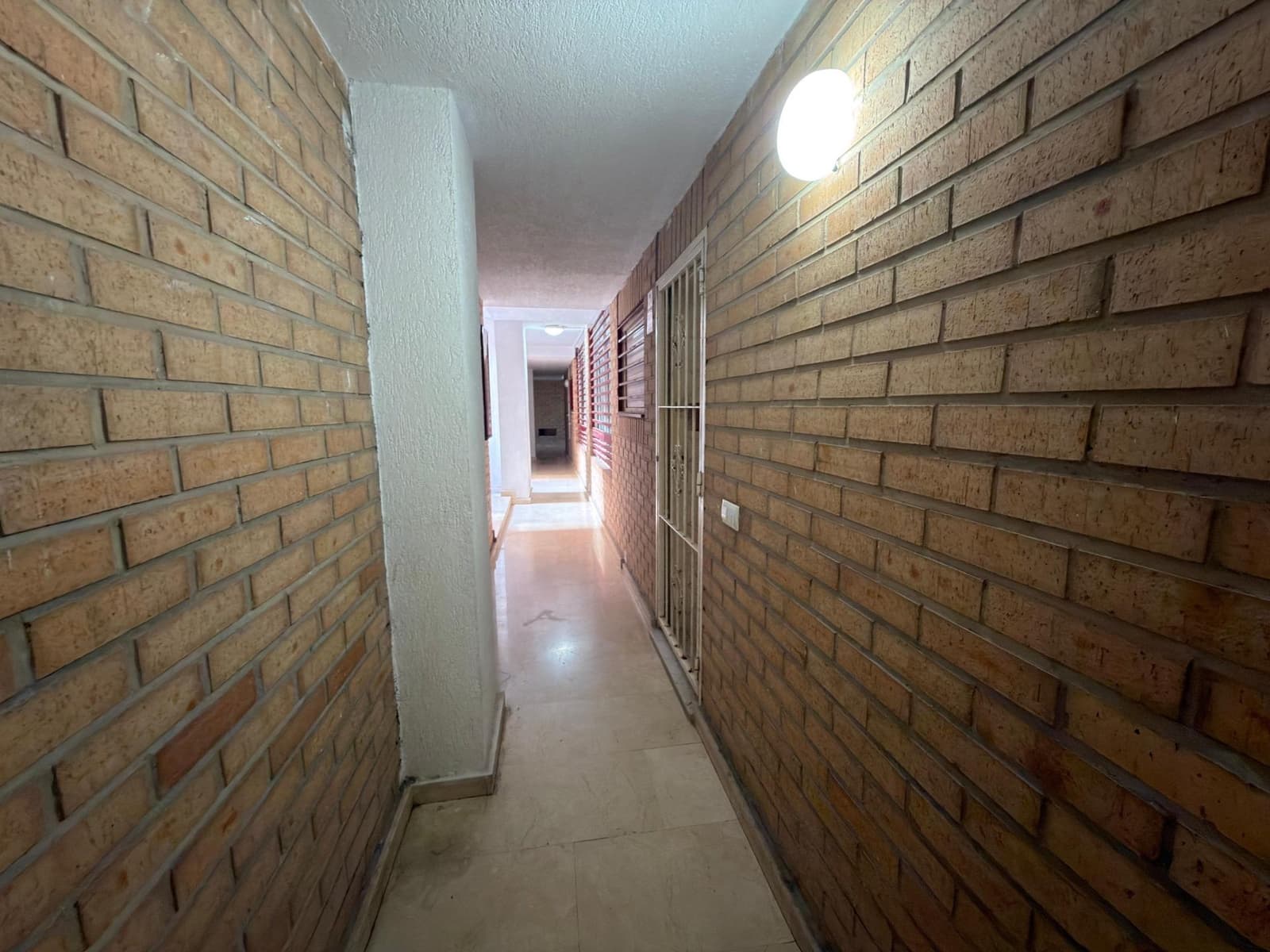 Apartamento de 2 habitaciones en Torrevieja en venta - 106.900 € (Ref: 9386136)