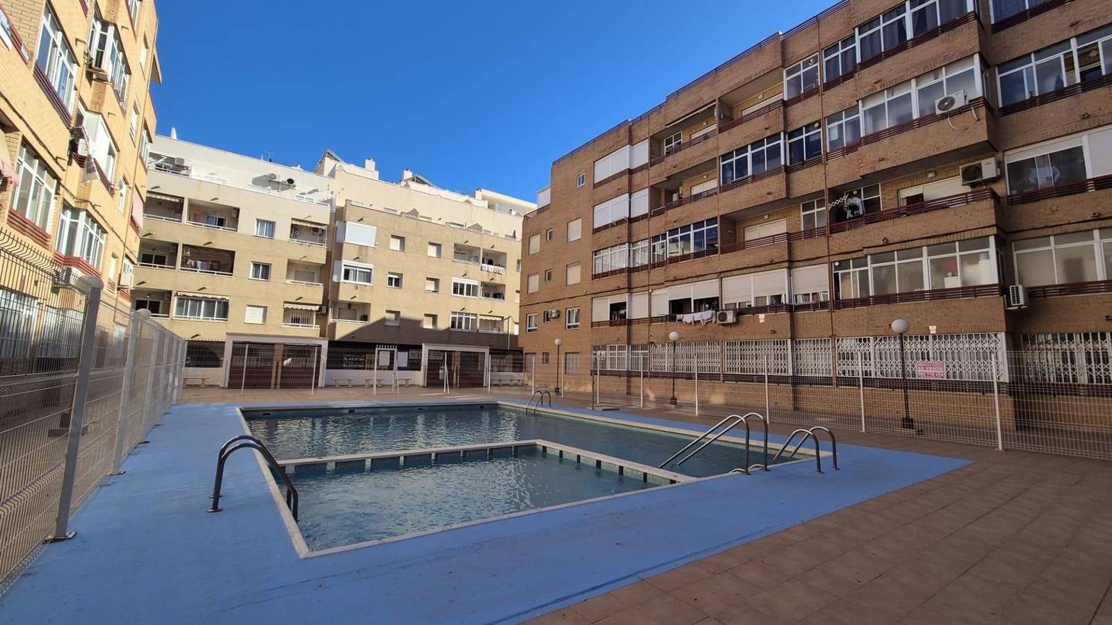 2 chambre Appartement à vendre à Torrevieja avec piscine - 106 900 € (Ref: 9386136)