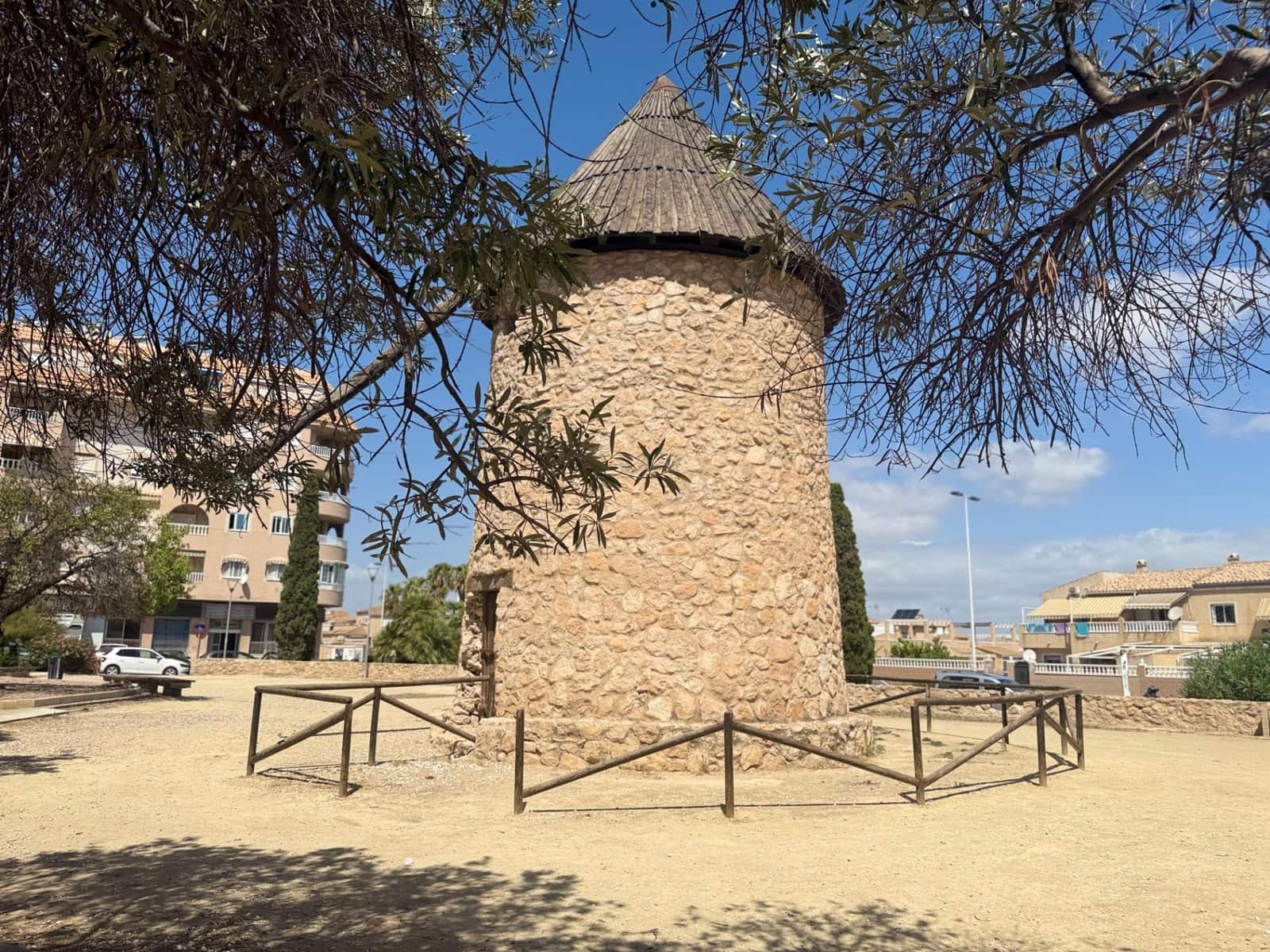 2 soverom Leilighet til salgs i Torrevieja med svømmebasseng garasje - € 127 990 (Ref: 9396184)