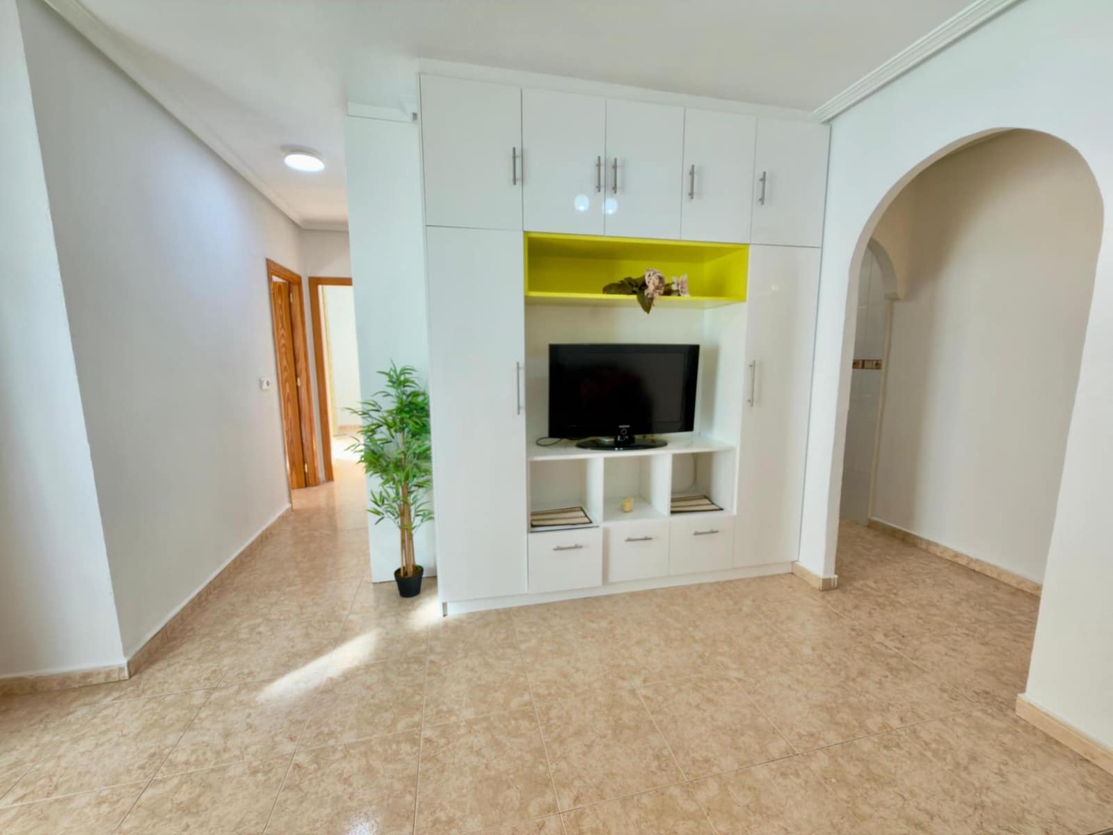 2 Zimmer Apartment zu verkaufen in Torrevieja mit Pool Garage - 127.990 € (Ref: 9396184)