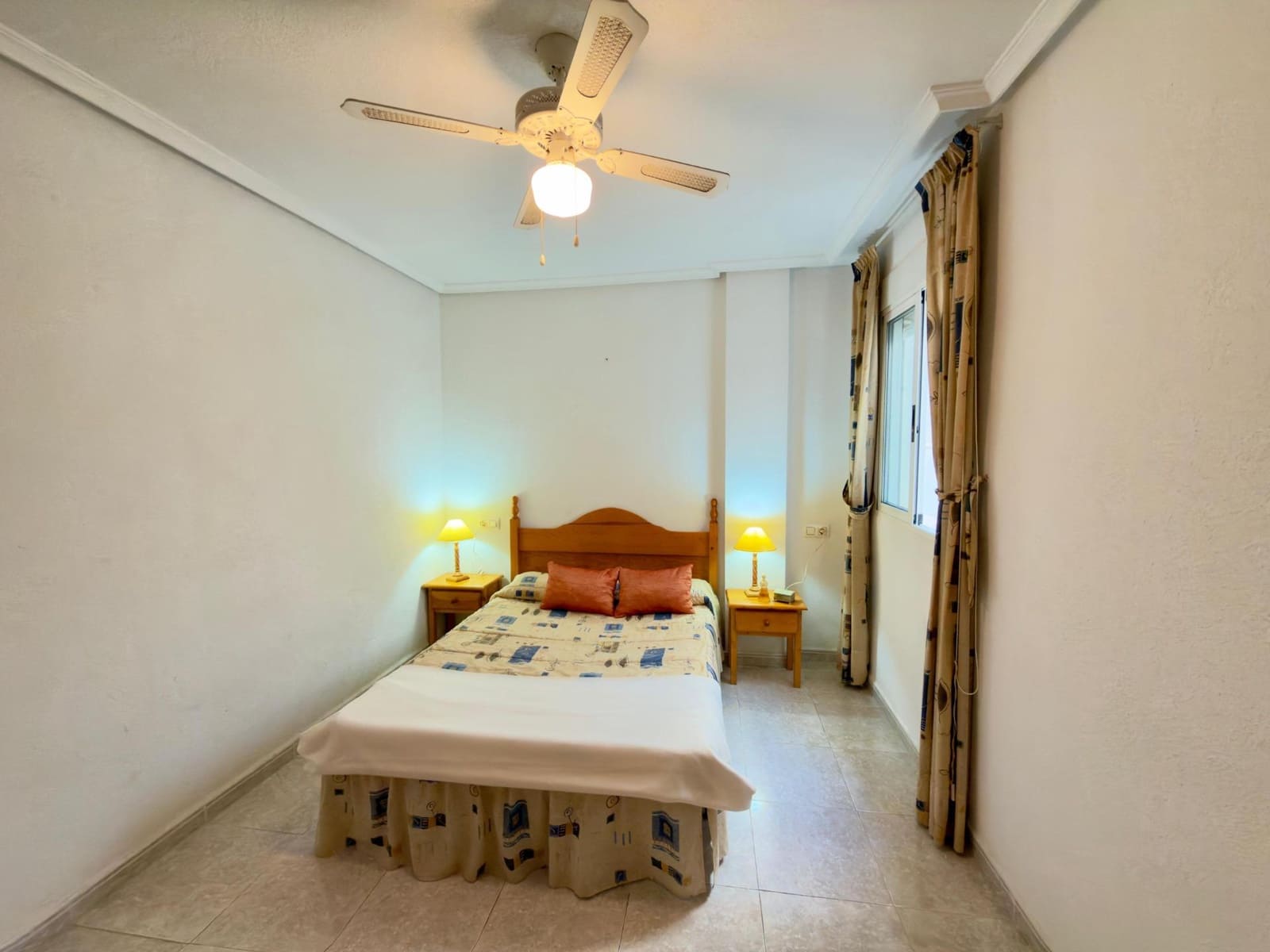 Apartamento de 2 habitaciones en Torrevieja en venta con garaje - 130.900 € (Ref: 9502565)