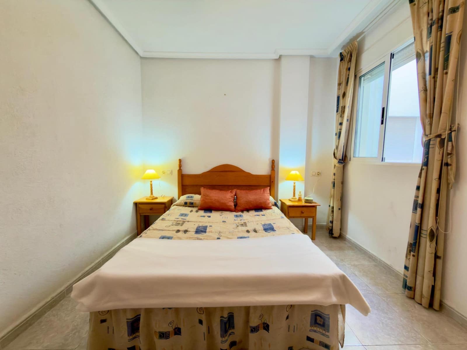 Apartamento de 2 habitaciones en Torrevieja en venta con garaje - 130.900 € (Ref: 9502565)